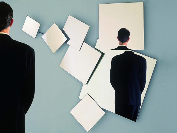 couper le miroir avec un coupe-verre photo