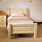 lits simples Ikea à l'intérieur