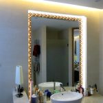 montage miroir rétro-éclairé