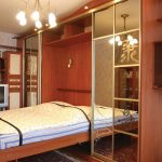 lit pliant dans la chambre