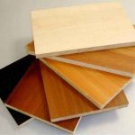 couper des panneaux de particules