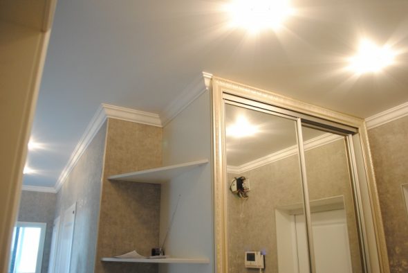 armoire et plafond