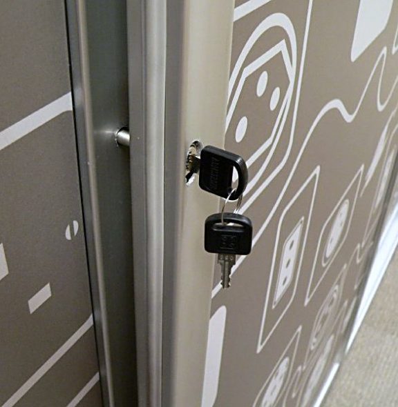  armoire avec serrure