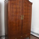 Étapes de la restauration de meubles en bois à la maison