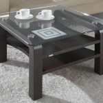 table à l'intérieur