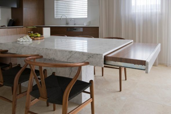table coulissante dans la cuisine