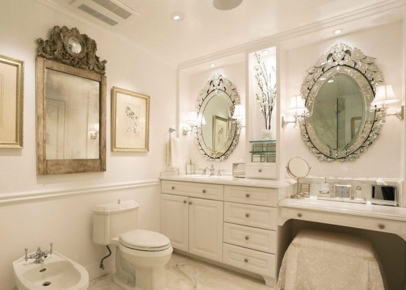 largeur du miroir de la salle de bain