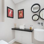 miroir de salle de bain à l'intérieur