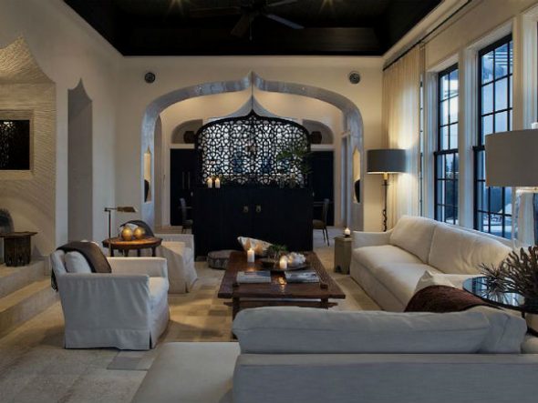 Plafond noir à l'intérieur - un effet fascinant