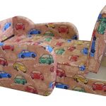 Chaise d'enfant un lit pour le garçon, une boîte à linge