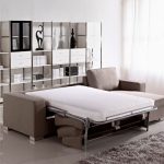 canapé-lit avec matelas orthopédique dans le salon