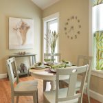 Le design intérieur d'une petite salle à manger