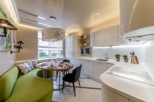 Coin cuisine design d'intérieur avec un canapé de 13 mètres carrés. m