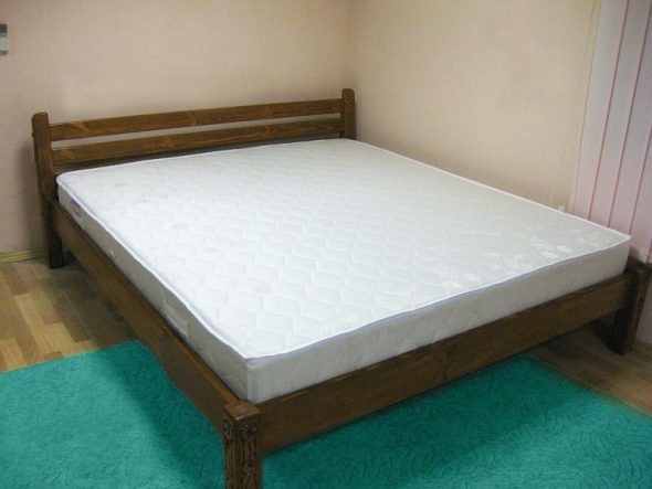 Double matelas sur le grand lit