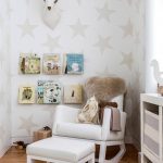 chaise avec repose-pieds