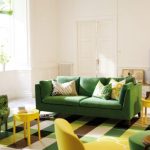 canapé vert confortable