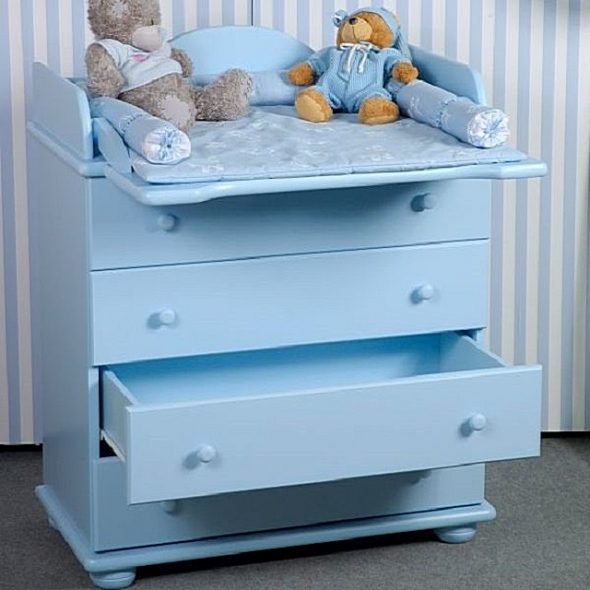 Commode pour chambre de bébé avec une table pliante