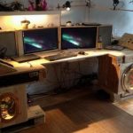 Bureau d'ordinateur de style Steampunk