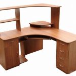 Bureau d'ordinateur - un type de meuble multifonctionnel