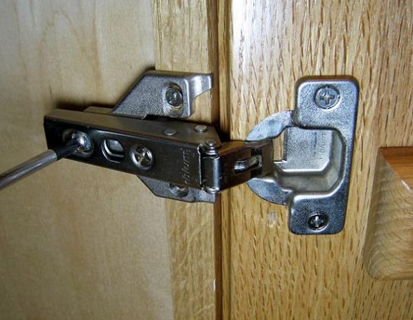 attaches sur la porte