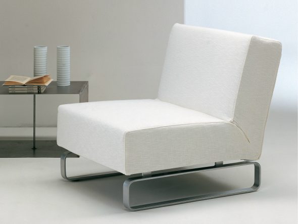 Fauteuil sans accoudoirs - option élégante et pratique pour le salon