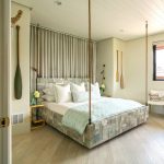 lit en bois intérieur