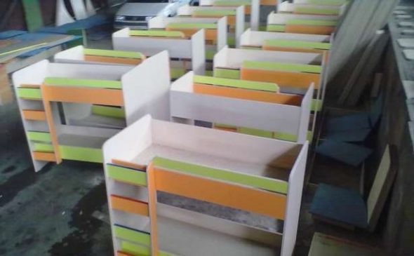 Lits escamotables et deux niveaux pour les jardins d'enfants