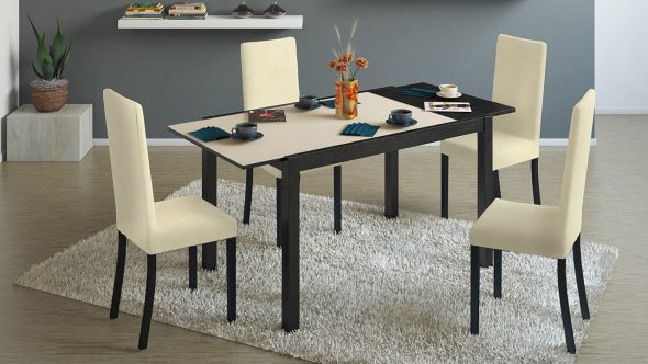 Table de cuisine à l'intérieur