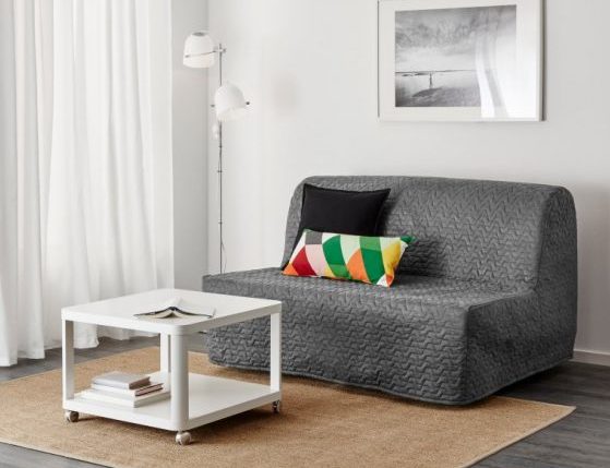 fauteuil-lit dans une housse