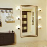 miroir mural dans le couloir
