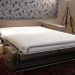 canapé-lit orthopédique à l'intérieur