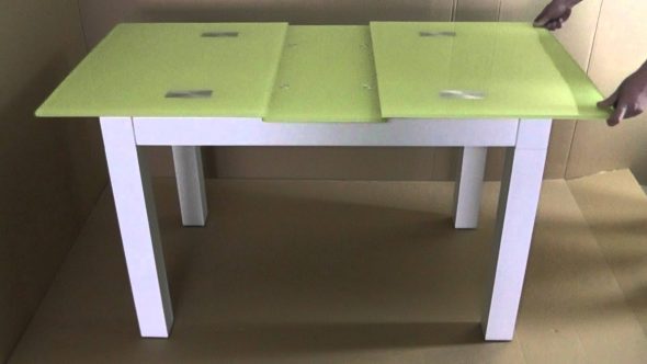 Table à manger en verre coulissant