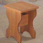 Assemblage de tabourets à partir de panneaux de particules à faire soi-même