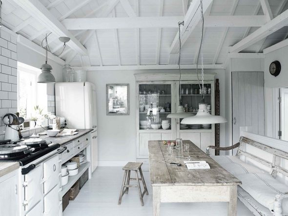 Meubles âgés dans la maison