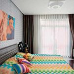 Peinture moderne dans la chambre