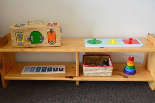Rack simple pour les jouets avec leurs propres mains