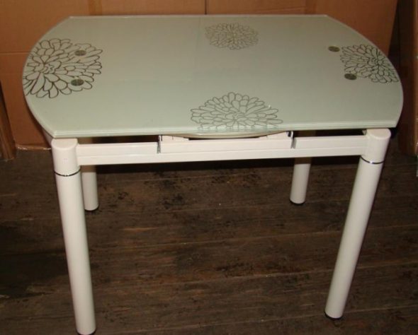 Table de cuisine en verre rond B812