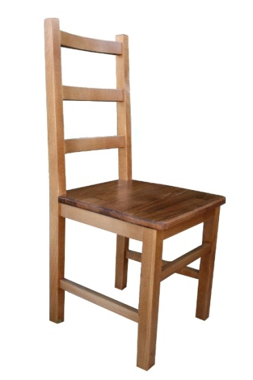 La chaise est en bois massif