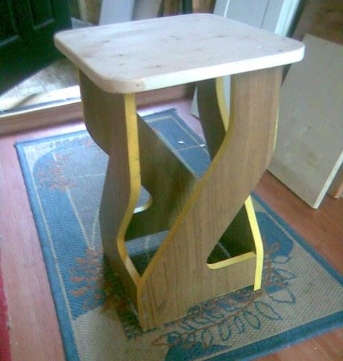 Tabouret en aggloméré-original