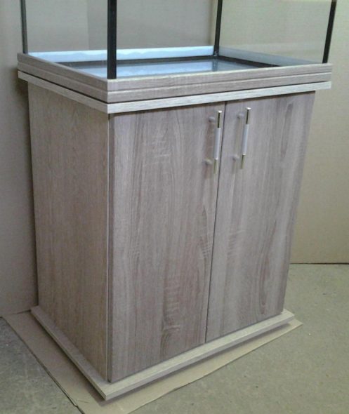 Curbstone sous un aquarium sur 105 litres