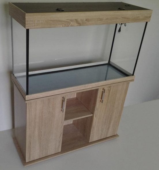 Curbstone sous un aquarium sur 120 litres