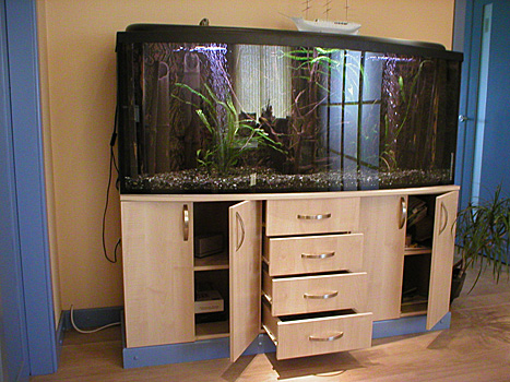 Stand pour un grand aquarium
