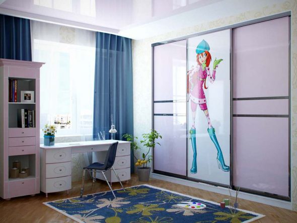 Armario empotrado en la habitación infantil en proyecto individual.