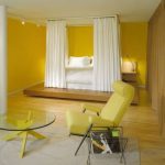 Couleur jaune à l'intérieur