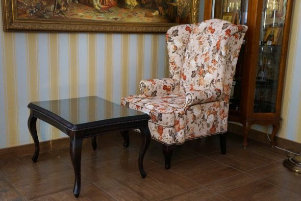 chaise anglaise avec table