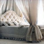 baldaquin sur le lit photo