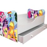 crèche avec des dessins animés