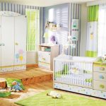 lit bébé est vert blanc