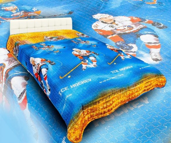 couvre-lit pour bébé sur le lit de hockey
