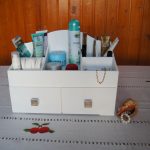 Commode pour cosmétiques et bijoux